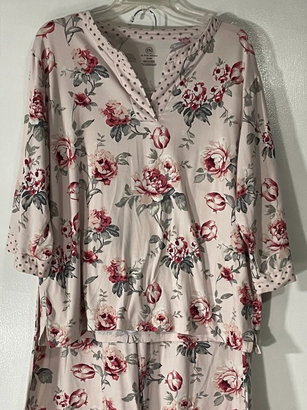Flora Nikrooz Women's 2 Piece Pajama Set. Pink floral with gray accents. Size XL
